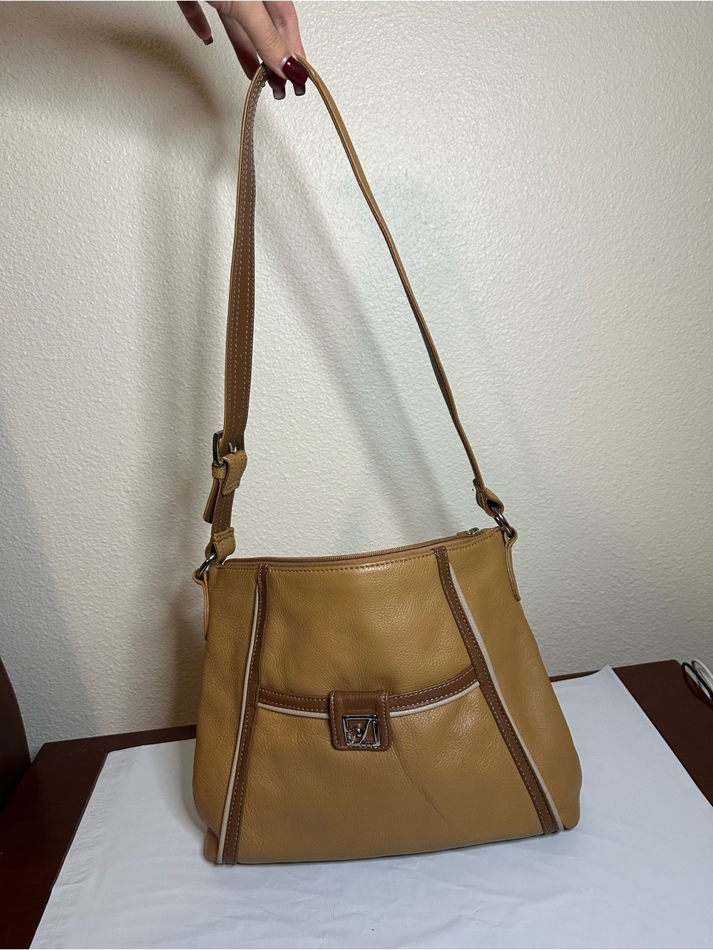 Stone Mountain Vintage Tan Leather Hobo Shoulder Bag Excellent condition